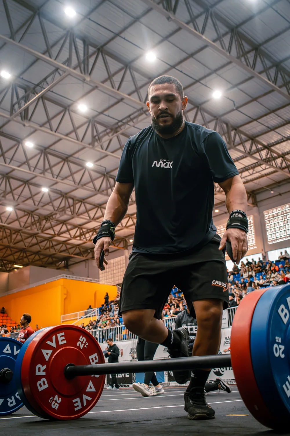 Emerson concentrado durante uma competição de CrossFit